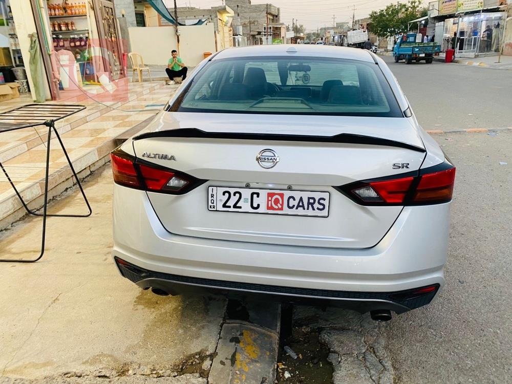 نيسان ألتيما